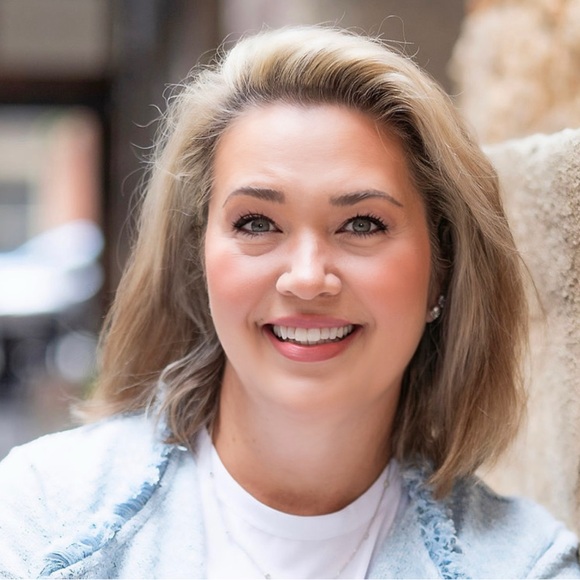 Meet your Posher, Lisa - Picture 1 of 1